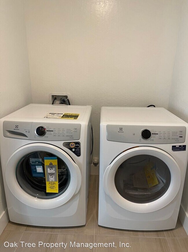 Foto del edificio - 3 br, 2 bath House - 534 W. Mahogany Lane