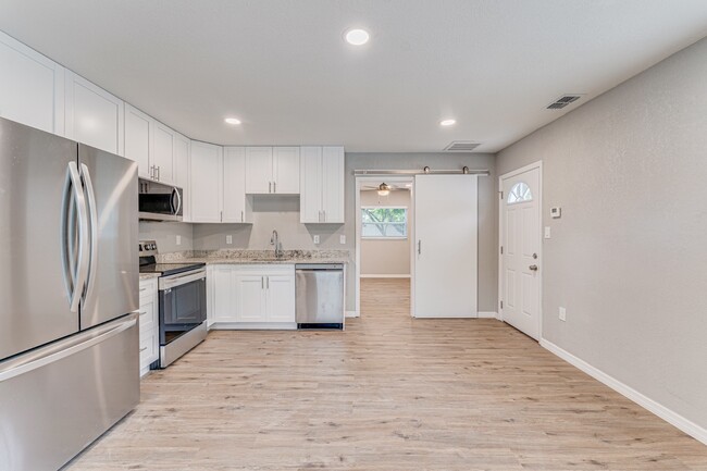 Foto del edificio - 2613 W Cypress St