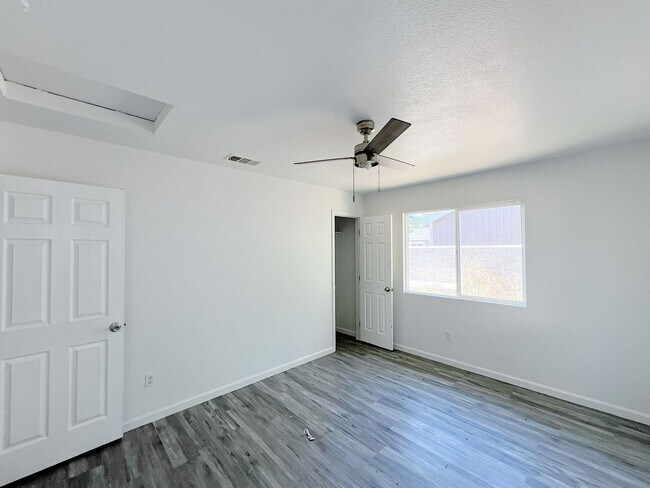 Building Photo - 4941-4943 Mendocino Blvd