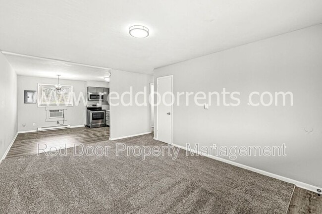 Building Photo - 10301 Medallion Dr