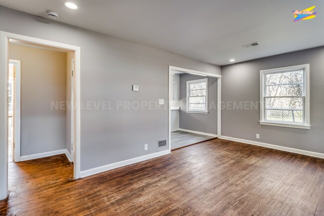Building Photo - 629 N Spruce St