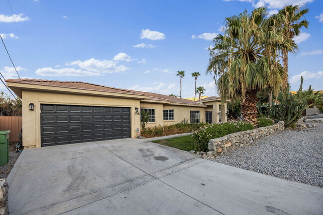 Building Photo - 38280 Bel Air Dr