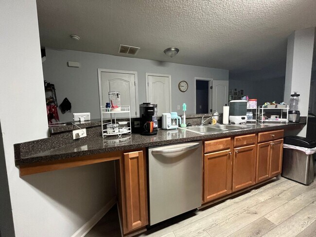 Foto del edificio - 2 Bedroom Townhome in Atlanta