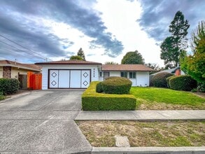 Building Photo - 3225 Macfadden St