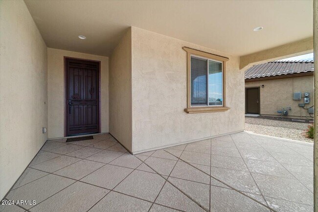 Building Photo - 26013 W Maple Dr