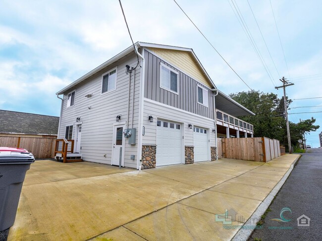 Building Photo - Newly Constructed Downtown Seaside Townhome!!