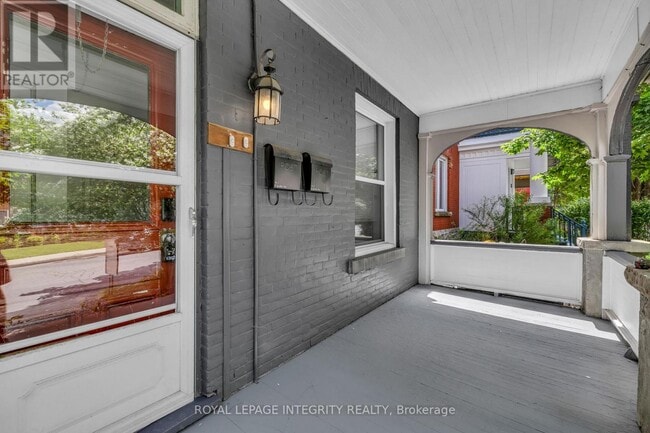 Photo du bâtiment - 111 Spadina Ave