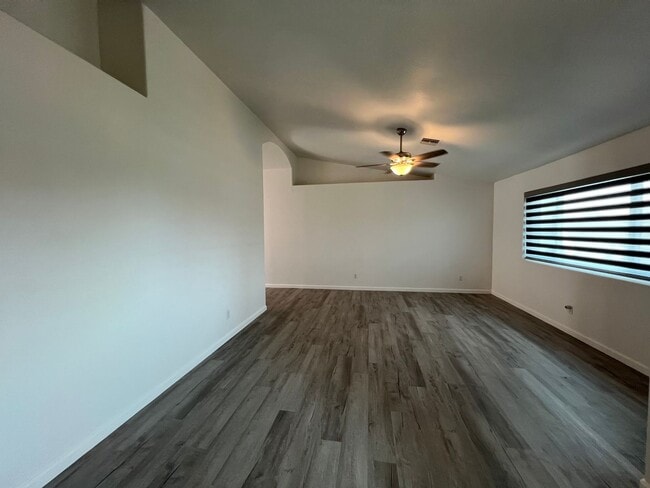 Foto del edificio - 4 BEDROOM POOL HOME!