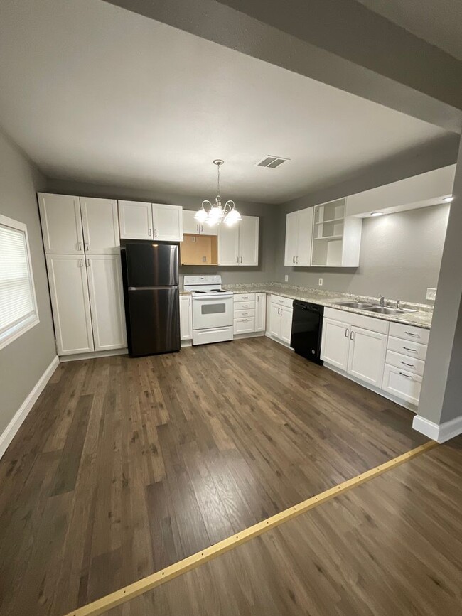 Building Photo - PRE-LEASING!! AVAILABLE JUNE 10TH Very Nice 2 Bedroom 1 Bath House - Recently Remodeled!