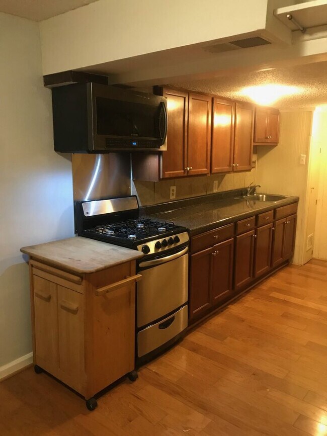 Foto del edificio - 412 S. Durham St./2 Bed, 1 Bath Townhouse ...