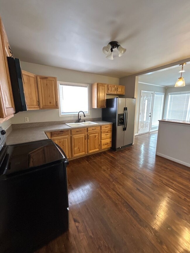 Building Photo - 3 BR 2 BA House with Garage