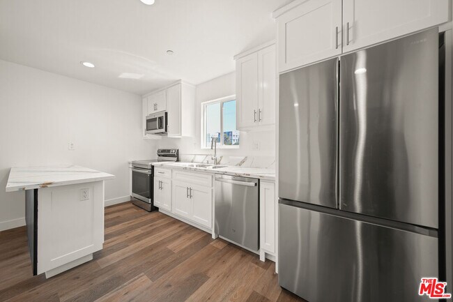 Foto del edificio - 1055 Wilton Pl