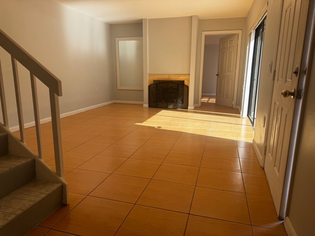 Building Photo - 417 4th Ln