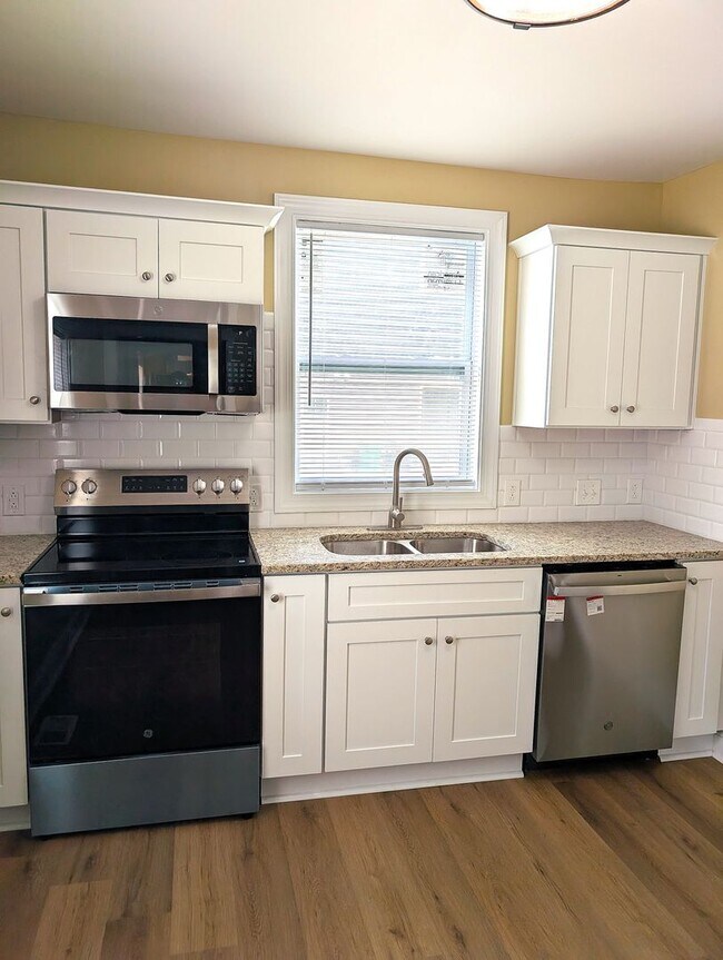 Foto del edificio - 100% Updated Home!  Sterling Elementary School! Easy Access I-485!
