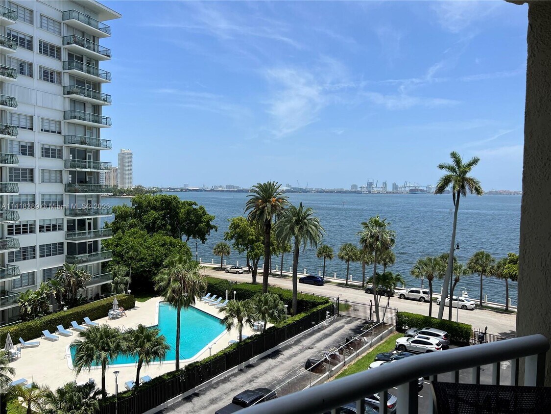 Foto principal - 1420 Brickell Bay Dr