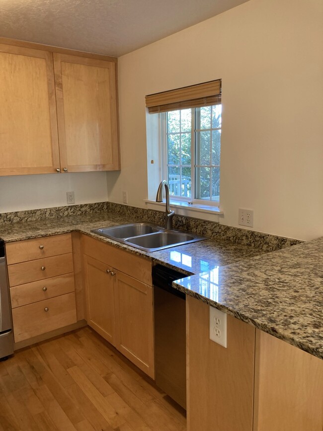 Foto del edificio - 226 W Village Ln