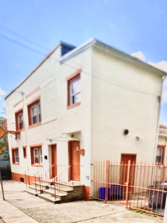 Foto del edificio - 31-33-33 Tillinghast St