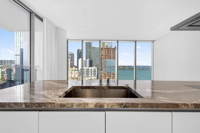 Foto del edificio - 700 NE 26th Terrace