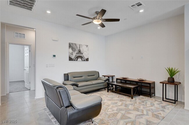 Foto del edificio - 6515 Taffrail Ave