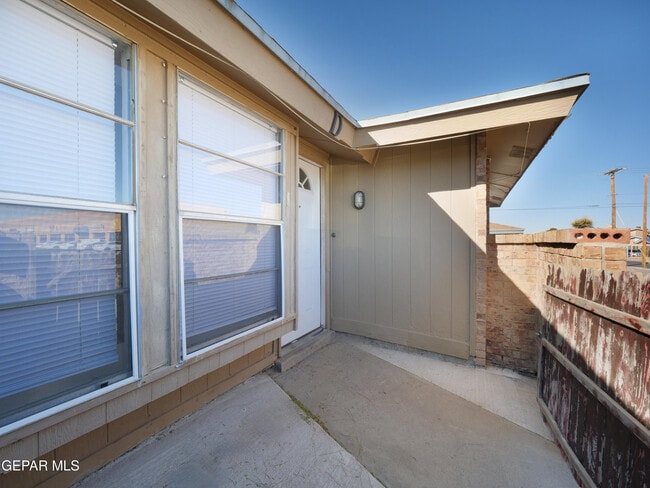 Foto del edificio - 1901 Lake Omega St