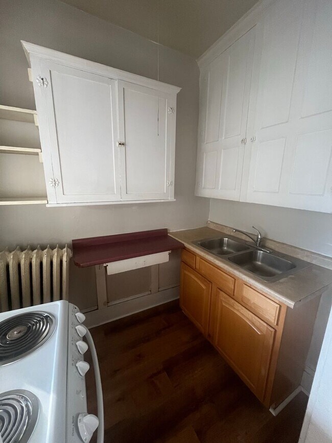 Building Photo - 30 Pleasant St