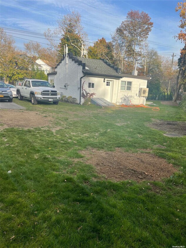 660 Tulip Ave Unit 1st FL, Floral Park, NY 11001 Room for Rent in