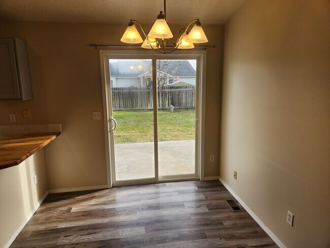 Foto del edificio - Remodeled 3 bedroom