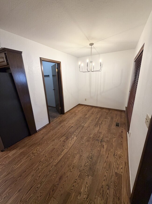 Foto del edificio - 12329 Cedar Springs Ln