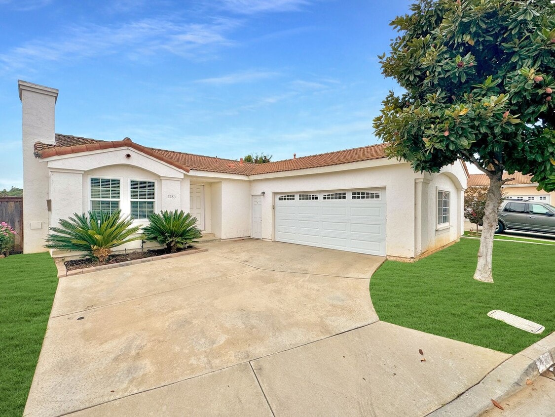 Primary Photo - Beautiful 2B/2BA House in Vista!