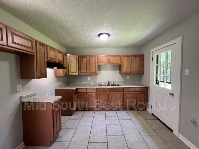 Building Photo - 2809 Brewer Ave