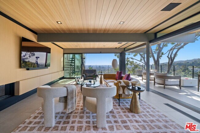 Foto del edificio - 5671 Spreading Oak Dr