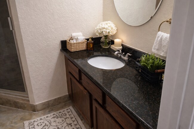 Foto del edificio - FOR RENT! Beautiful 2/2 Winter Park  Pool View Condo  in front of Full Sail!