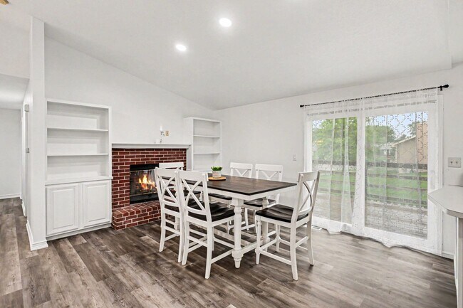 Foto del edificio - Corner Lot Home | Finished Basement | Large Backyard |