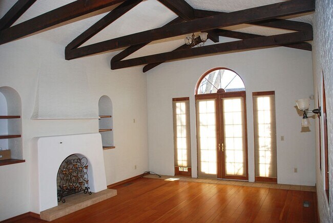 Foto del edificio - Newlands Manor 3 BR/2.5 Bath/2 Car Garage Custom Home