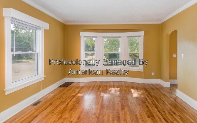 Building Photo - 1327 Tamarack Ave NW