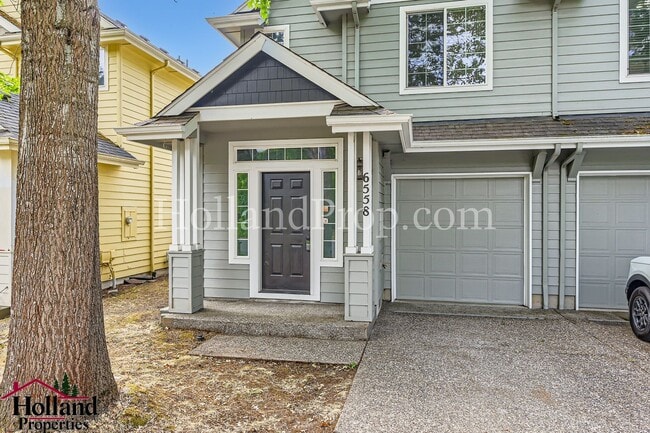 Building Photo - Charming Home with 3 bed and 2.5 baths and...
