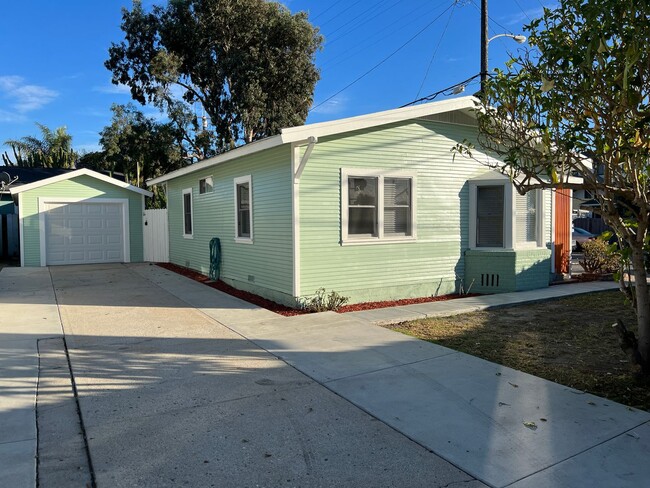 Building Photo - CRAFTSMAN BUNGALOW MIDTOWN 2+1