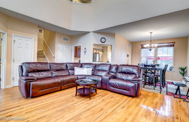 Building Photo - 2077 Vanderbilt Rd