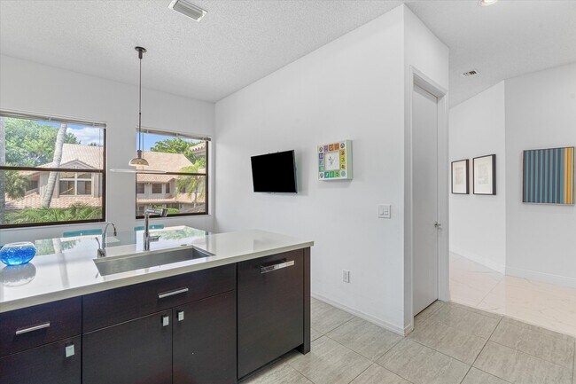 Foto del edificio - 16837 Isle of Palms Dr