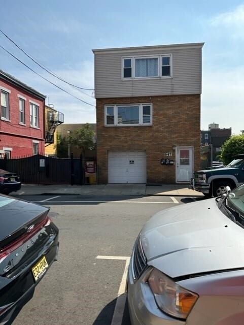 Primary Photo - 647 61st St
