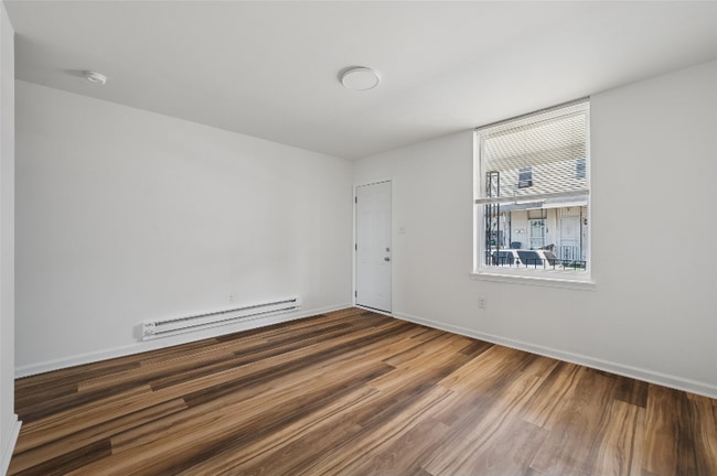 Foto del edificio - 6154 Glenmore Ave
