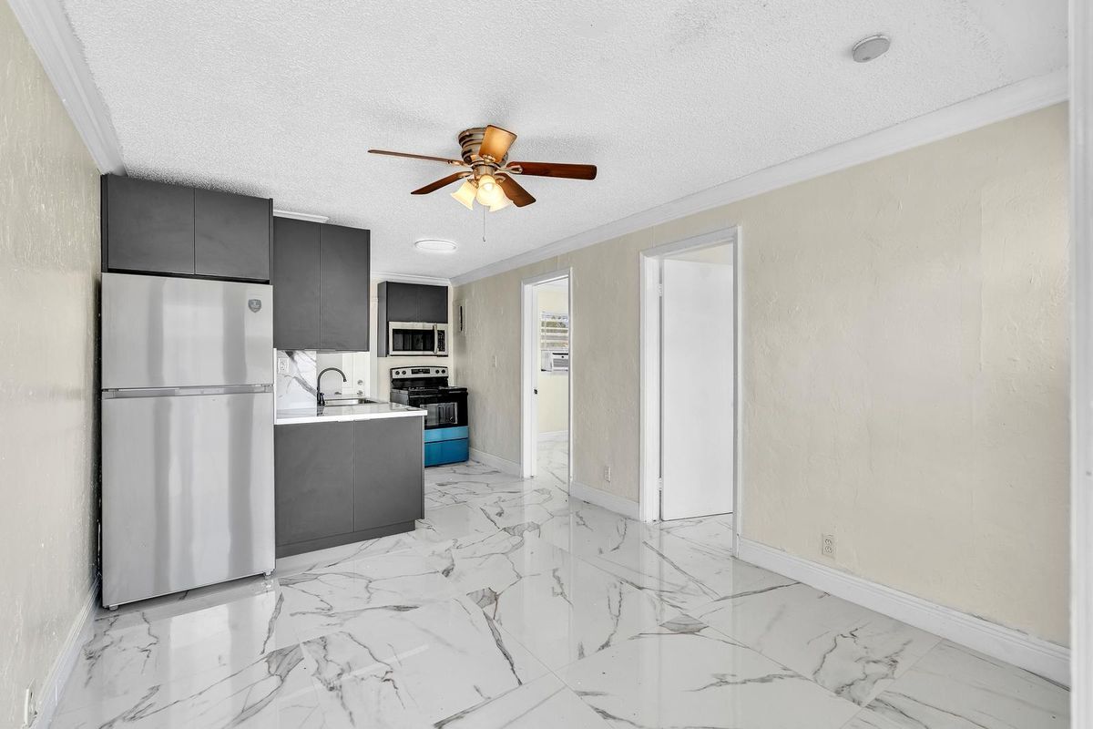 Foto del edificio - 5685 Flagler St