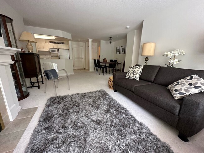 Photo du bâtiment - 5650 Edgewater Ln