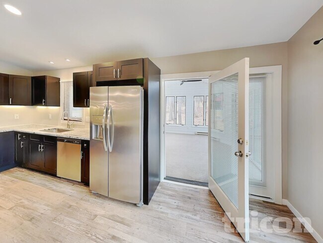 Foto del edificio - 14150 Rolling Oaks Cir NE