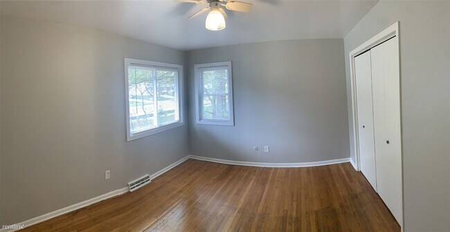 Building Photo - 2 br, 1 bath Duplex - 5614 Christie Ave SE