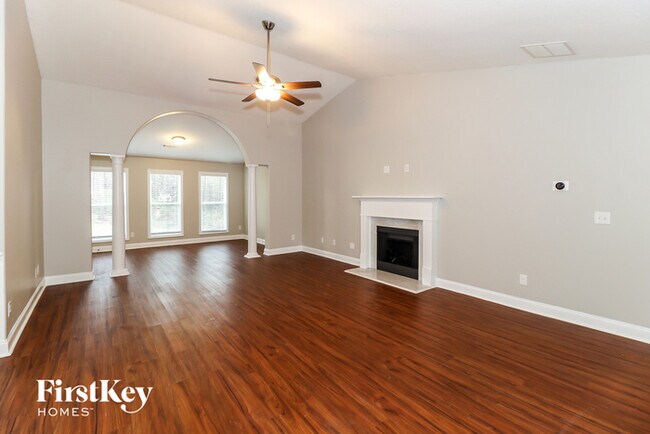 Foto del edificio - 214 Falling Leaf Ln