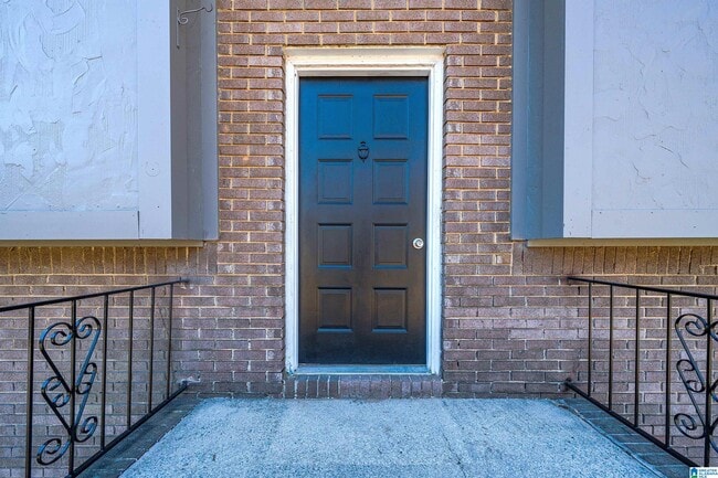 Building Photo - 325 13th Way