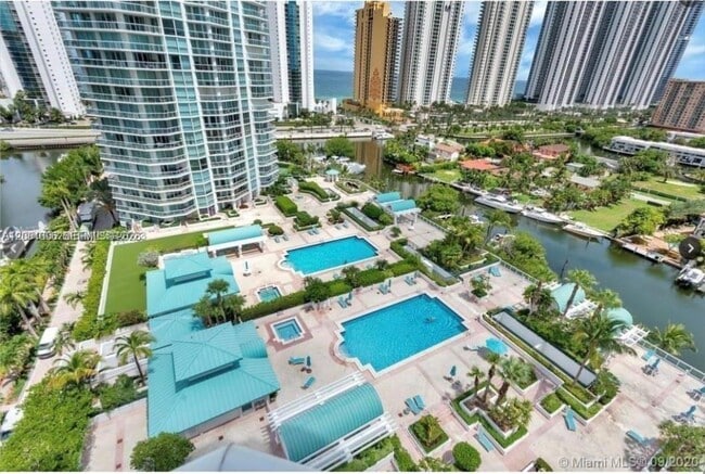Building Photo - 16500 Collins Ave