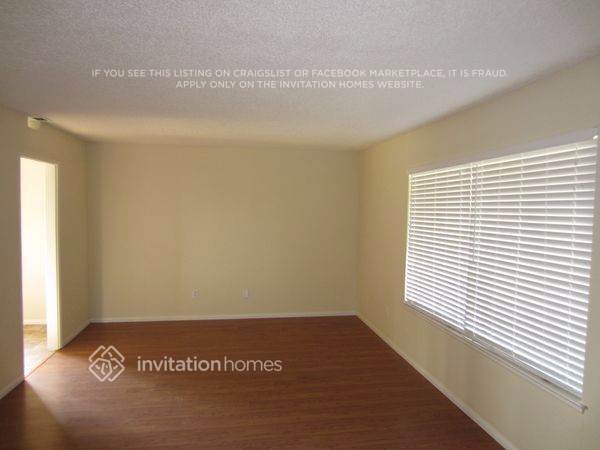 Foto del edificio - 2141 E Bessant St