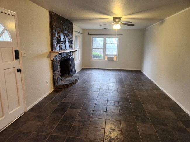 Foto del edificio - House: 2 Bedroom / 1 Bathroom - Auburn (COMING SOON!!)